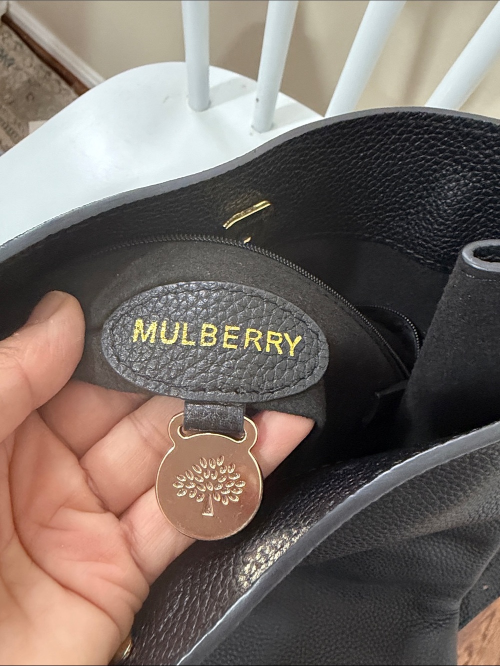 Mulberry Black Leather Shoulder Bag with Gold Hardware - Picture 8 of 9